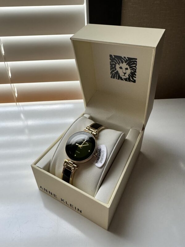 Limited time Deal 73% Off on Diamond Dial Bangle Watch - Image 2