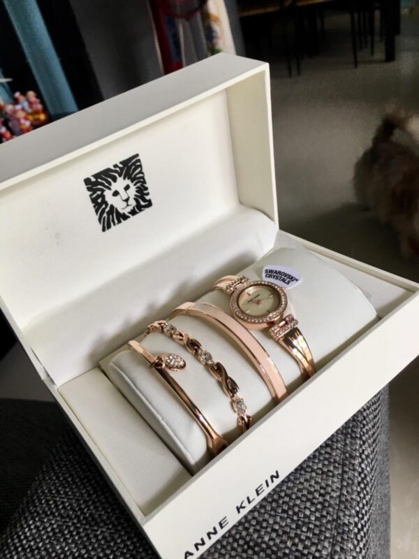 Limited time Deal 70% Off on Women Watch and Bracelet Set - Image 2